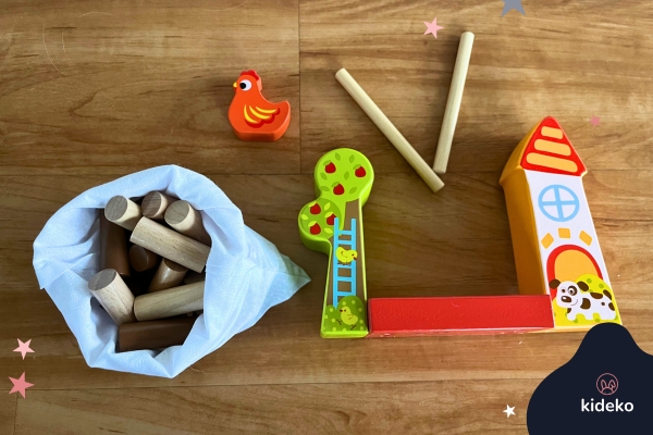 Tooky-Toy-Jenga-Sliepka-v-kurine-obsah-balenia
